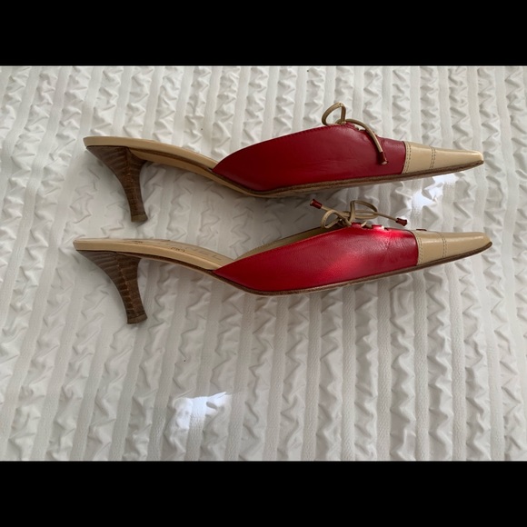 💯Authentic CHANEL  Pointed toe Leather Mules - Picture 2 of 6